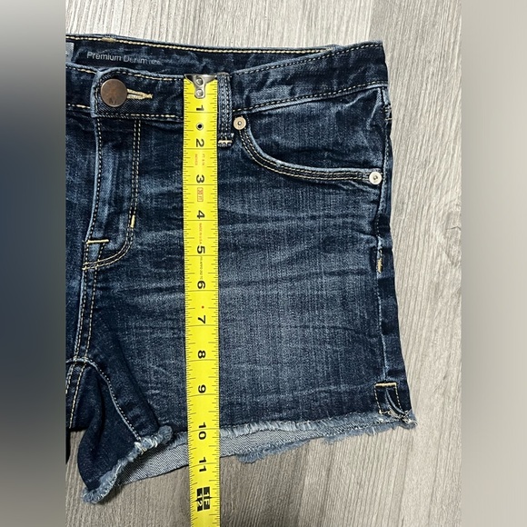 Mossimo Dark Denim Jean Shorts - Raw Hem, Dark Wash, Stretch - Women’s Size 8 - Picture 3 of 8